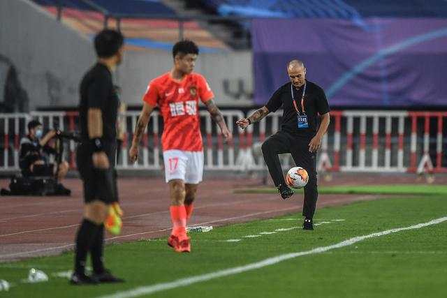 都体：道格拉斯-路易斯不考虑冬窗离开尤文图斯